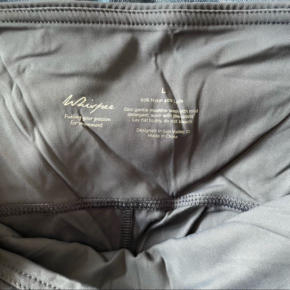 3/20$ Whisper leggings purple with calf cut outs - Picture 4 of 4